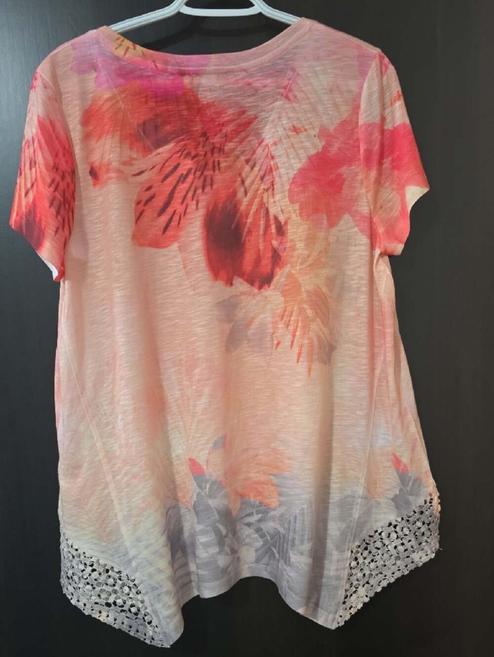 Time and Tru Pink Coral Floral V-Neck Short Sleeve Top - Picture 6 of 7